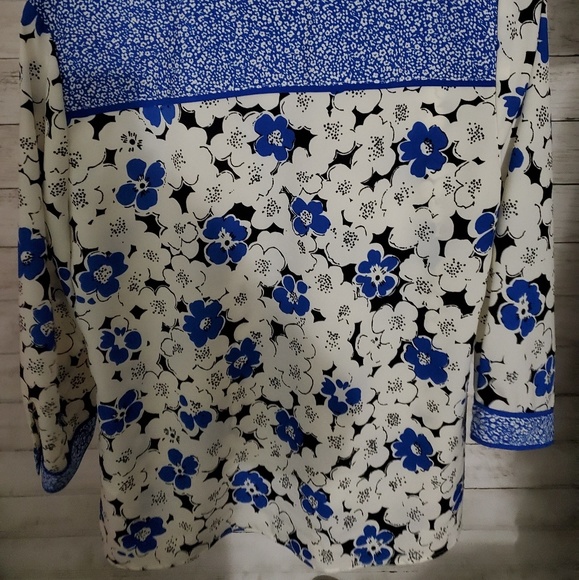 ⛄Talbots Small Semi Sheer Navy Blue Floral Top - Picture 6 of 7